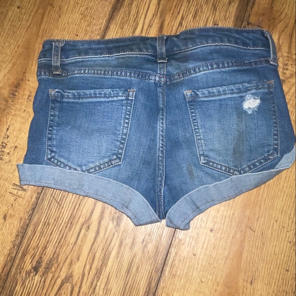 Shorts - Picture 2 of 4